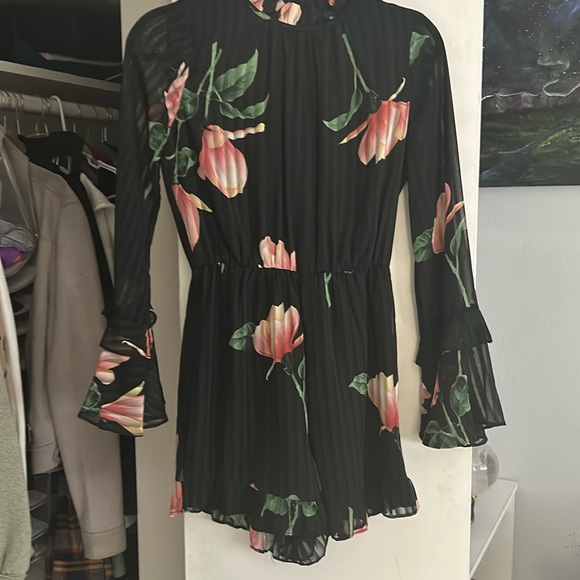 Lulu’s Floral Romper - Picture 1 of 5